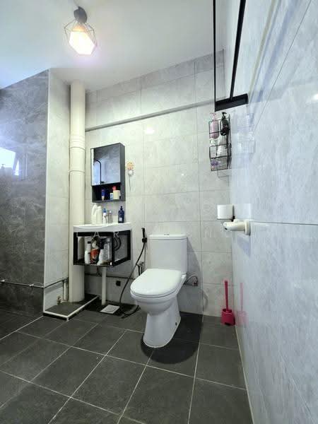 533 Hougang Avenue 6, 533 Hougang Avenue 6, Hougang / Punggol / Sengkang, Room Rental, 150 sqft, HDB Flat For Rent, by Larry Sng, 500273221 - Bathroom - PropertyGuru.com.sg