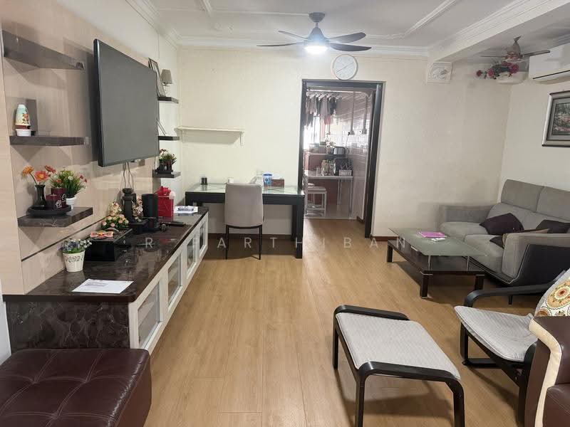 206 Jurong East Street 21, 206 Jurong East Street 21, Boon Lay / Jurong / Tuas, 3 Bedrooms, 1,010 sqft, HDB Flat For Sale, by R Parthiban, 500273230 - Living Room - PropertyGuru.com.sg