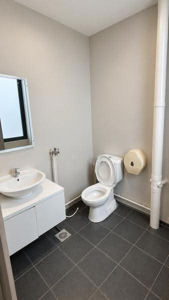 Vertex, 33 Ubi Avenue 3, Eunos / Geylang / Paya Lebar, 650 sqft, Light Industrial (B1) For Rent, by Winson Yeung, 500273263 - Bathroom - CommercialGuru.com.sg
