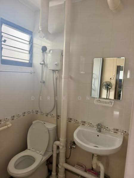 119 Ang Mo Kio Avenue 3, 119 Ang Mo Kio Avenue 3, Ang Mo Kio / Bishan / Thomson, Room Rental, 120 sqft, HDB Flat For Rent, by Derek Ong, 500273268 - Bathroom - PropertyGuru.com.sg