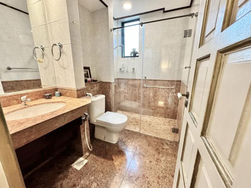 Pebble Bay, 130 Tanjong Rhu Road, East Coast / Marine Parade, 2 Bedrooms, 1,281 sqft, Condominium For Sale, by Esther Low, 500273270 - Bathroom - PropertyGuru.com.sg