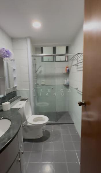 Summerdale, 8 Boon Lay Drive, Boon Lay / Jurong / Tuas, Room Rental, 120 sqft, Condominium For Rent, by Jessica Liang, 500273271 - Bathroom - PropertyGuru.com.sg