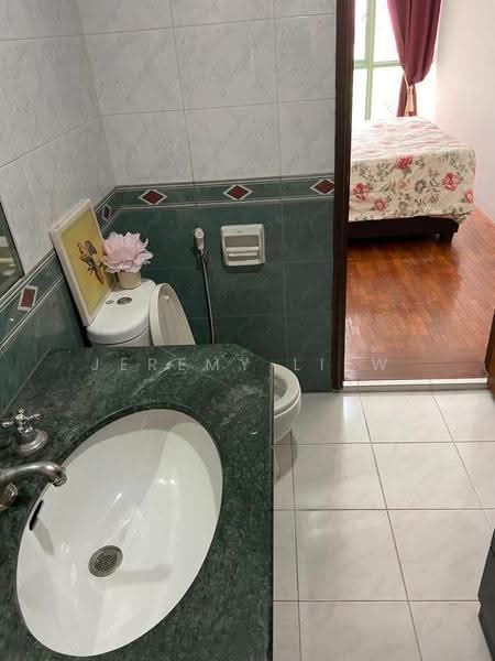 Tiara, 1 Kim Seng Walk, Orchard / River Valley, 3 Bedrooms, 893 sqft, Apartment For Rent, by Jeremy Liew, 500273290 - Bathroom - PropertyGuru.com.sg