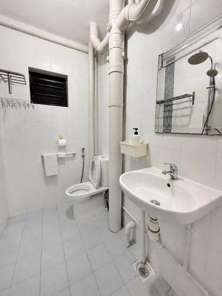 126 Pending Road, 126 Pending Road, Dairy Farm / Bukit Panjang / Choa Chu Kang, 3 Bedrooms, 1,109 sqft, HDB Flat For Sale, by Edmund Ng Y S, 500273301 - Bathroom - PropertyGuru.com.sg
