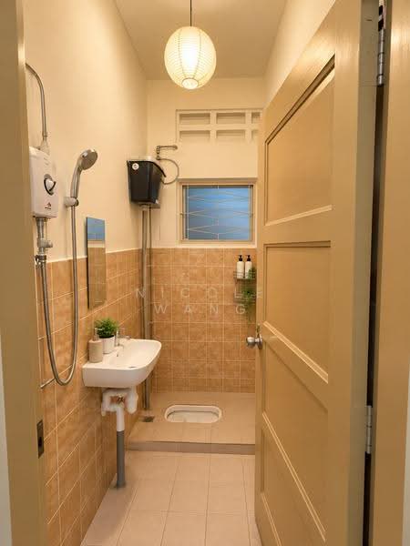 Onan Road, East Coast / Marine Parade, 5 Bedrooms, 2,689 sqft, Terraced House For Sale, by Nicole Wang, 500273308 - Bathroom - PropertyGuru.com.sg