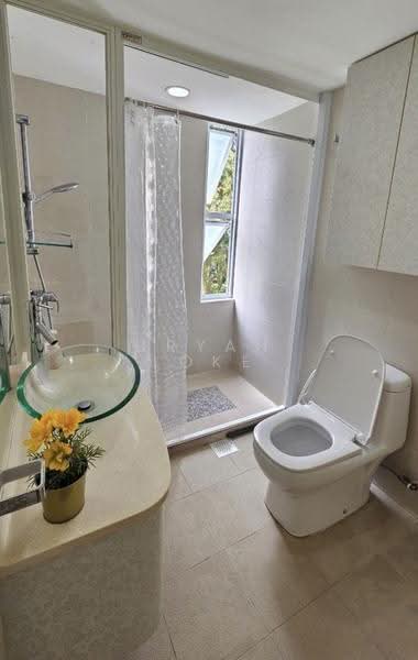 Pandan Valley, 1 Pandan Valley, Clementi Park / Upper Bukit Timah, Room Rental, 120 sqft, Condominium For Rent, by Bryan Loke, 500273327 - Bathroom - PropertyGuru.com.sg