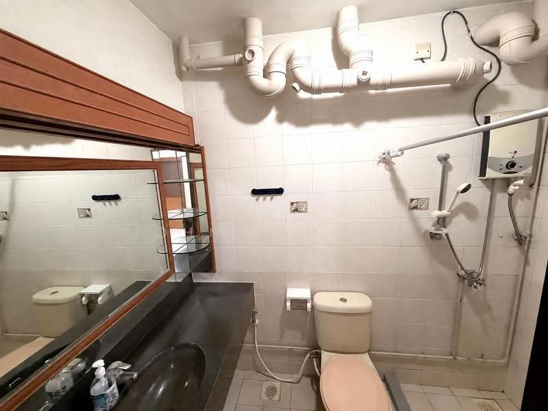 454 Choa Chu Kang Avenue 4, 454 Choa Chu Kang Avenue 4, Dairy Farm / Bukit Panjang / Choa Chu Kang, 4 Bedrooms, 1,528 sqft, HDB Flat For Sale, by John Tan 奕欣, 500273334 - Bathroom - PropertyGuru.com.sg