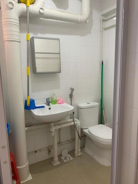 125 Ang Mo Kio Avenue 6, 125 Ang Mo Kio Avenue 6, Ang Mo Kio / Bishan / Thomson, 2 Bedrooms, 742 sqft, HDB Flat For Rent, by Maideen ., 500273341 - Bathroom - PropertyGuru.com.sg