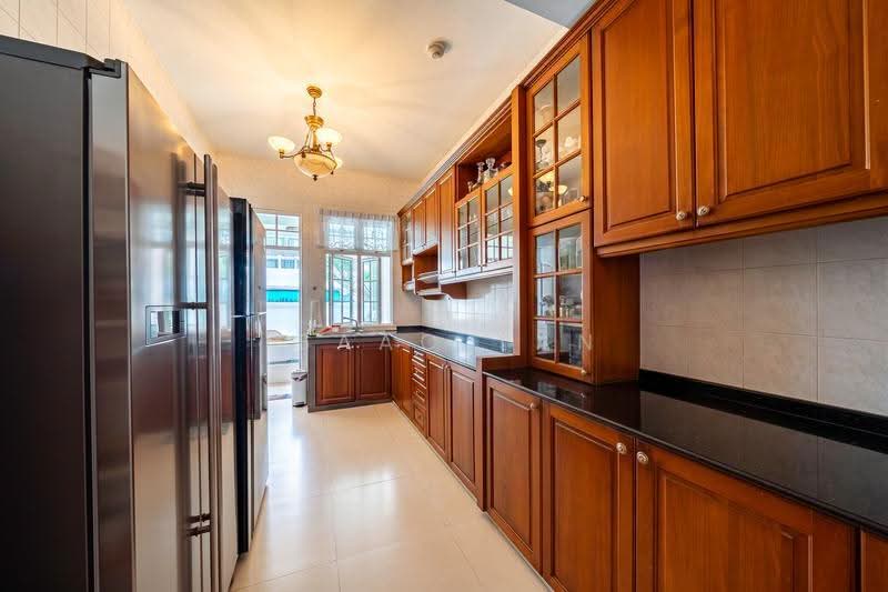 Serangoon Garden Estate, Cooling Close, Hougang / Punggol / Sengkang, 6 Bedrooms, 4,000 sqft, Semi-Detached House For Sale, by Isaac Tan, 500273350 - Kitchen - PropertyGuru.com.sg