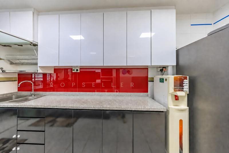 679B Punggol Drive, 679B Punggol Drive, Hougang / Punggol / Sengkang, 3 Bedrooms, 1,216 sqft, HDB Flat For Sale, by JOHN YEO, 500273353 - Kitchen - PropertyGuru.com.sg