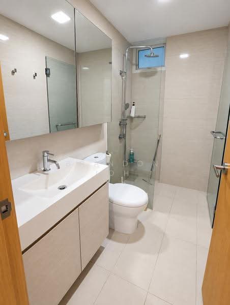 The Tampines Trilliant, 29 Tampines Central 7, Pasir Ris / Tampines, 3 Bedrooms, 872 sqft, Condominium For Rent, by Brandon Loh, 500273369 - Bathroom - PropertyGuru.com.sg