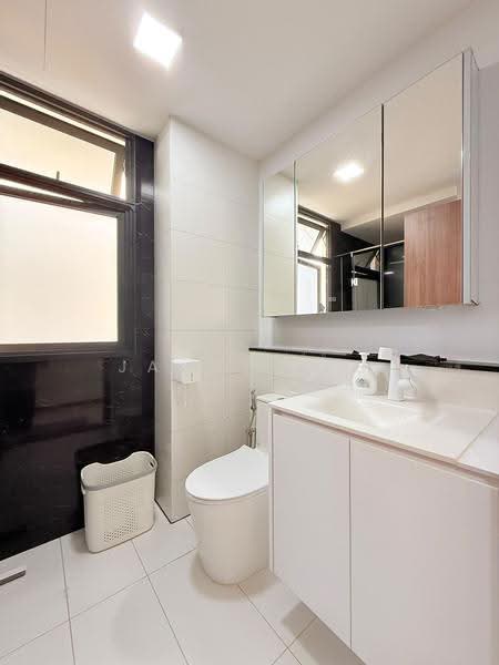 Palm Isles, 42 Flora Drive, Changi Airport / Changi Village, 2 Bedrooms, 807 sqft, Condominium For Sale, by James Yeo, 500273370 - Bathroom - PropertyGuru.com.sg