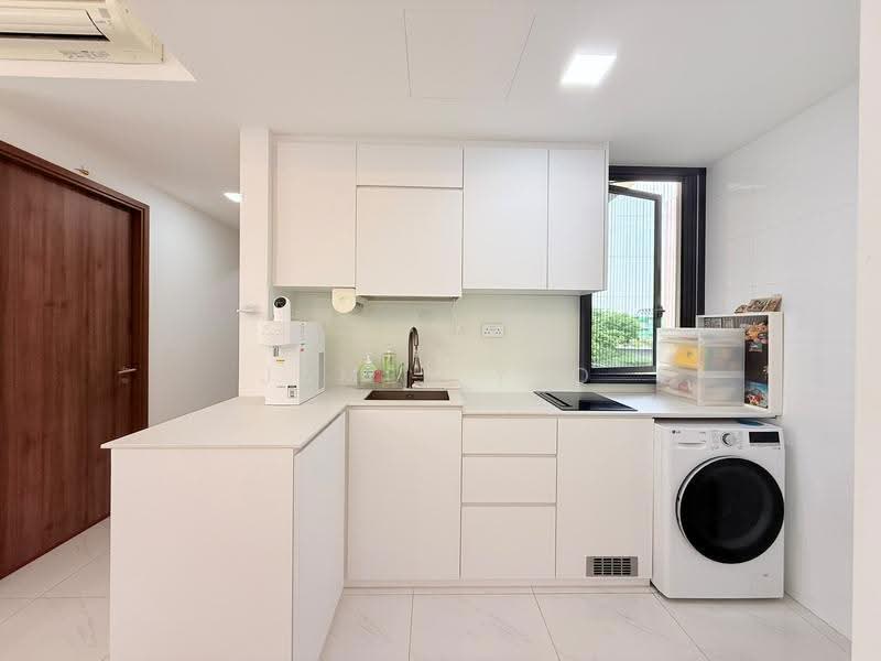 Palm Isles, 42 Flora Drive, Changi Airport / Changi Village, 2 Bedrooms, 807 sqft, Condominium For Sale, by James Yeo, 500273370 - Kitchen - PropertyGuru.com.sg