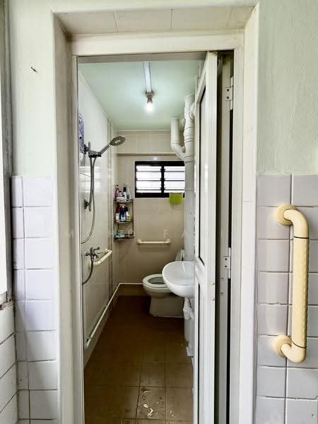 771 Yishun Avenue 3, 771 Yishun Avenue 3, Sembawang / Yishun, 3 Bedrooms, 904 sqft, HDB Flat For Sale, by MOHD FARID, 500273374 - Bathroom - PropertyGuru.com.sg