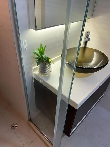 Parc Vista, 450 Corporation Road, Boon Lay / Jurong / Tuas, 2 Bedrooms, 1,055 sqft, Condominium For Rent, by Thng Lisa, 500273396 - Bathroom - PropertyGuru.com.sg