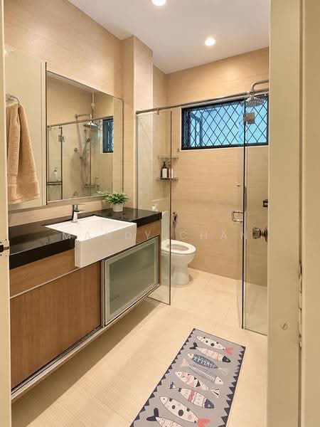 Goodman Rd Vicinity, East Coast / Marine Parade, 8 Bedrooms, 3,000 sqft, Detached House For Sale, by Mandy Chan, 500273404 - Bathroom - PropertyGuru.com.sg