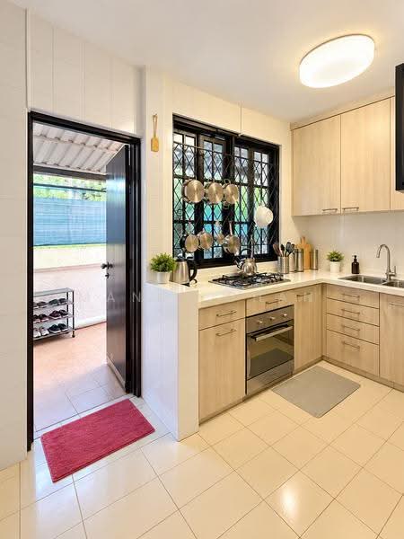 Goodman Rd Vicinity, East Coast / Marine Parade, 8 Bedrooms, 3,000 sqft, Detached House For Sale, by Mandy Chan, 500273404 - Kitchen - PropertyGuru.com.sg