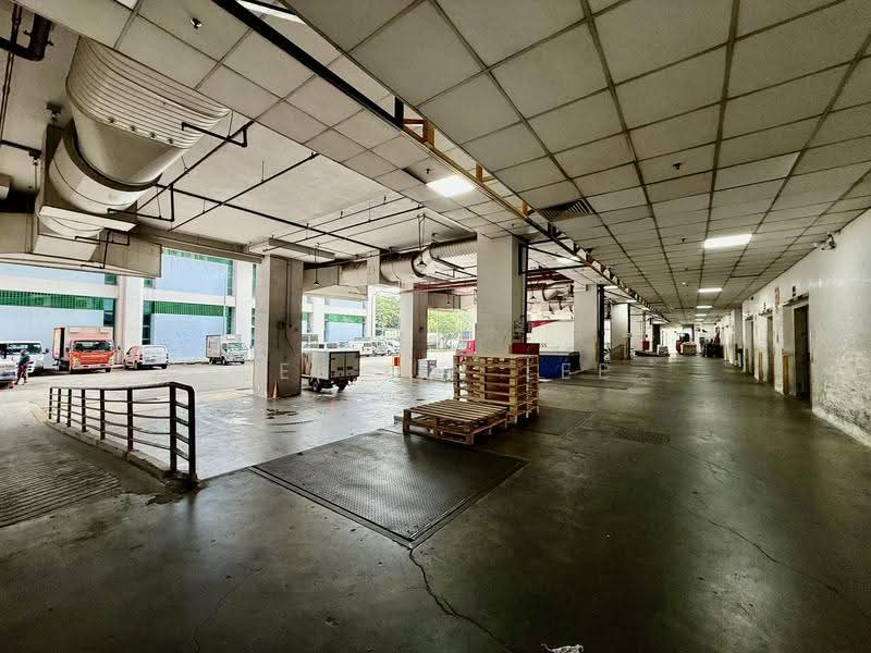 Pantech Business Hub, 196 Pandan Loop, Buona Vista / West Coast / Clementi New Town, 1,873 sqft, Factory / Workshop (B2) For Rent, by Wei Yin Lee, 500273407 - Loading bay - CommercialGuru.com.sg