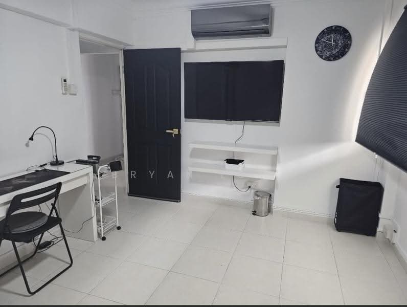 410 Jurong West Street 42, 410 Jurong West Street 42, Boon Lay / Jurong / Tuas, Room Rental, 120 sqft, HDB Flat For Rent, by Bryan Loke, 500273428 - Study - PropertyGuru.com.sg