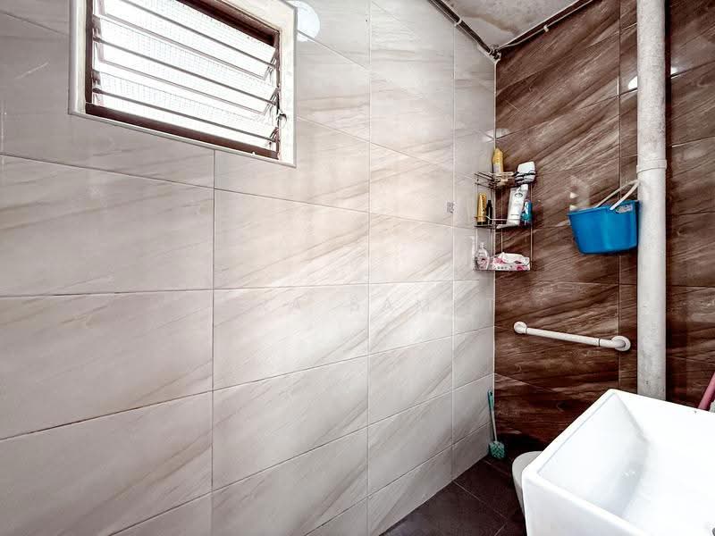 105 Teck Whye Lane, 105 Teck Whye Lane, Dairy Farm / Bukit Panjang / Choa Chu Kang, 3 Bedrooms, 1,108 sqft, HDB Flat For Sale, by Erra Samat, 500273440 - Bathroom - PropertyGuru.com.sg