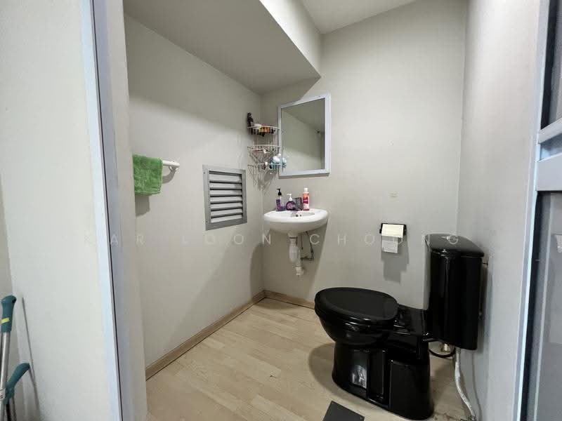 Mendon Spring, 198 Pasir Panjang Road, Buona Vista / West Coast / Clementi New Town, Room Rental, 110 sqft, Condominium For Rent, by Kar Loon Choong, 500273444 - Bathroom - PropertyGuru.com.sg