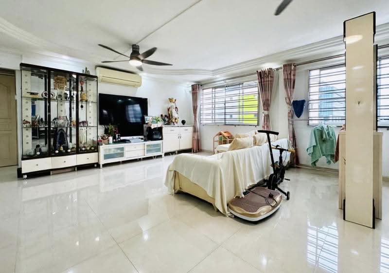 646 Yishun Street 61, 646 Yishun Street 61, Sembawang / Yishun, 3 Bedrooms, 1,119 sqft, HDB Flat For Sale, by Ivy Lim, 500273445 - Living Room - PropertyGuru.com.sg