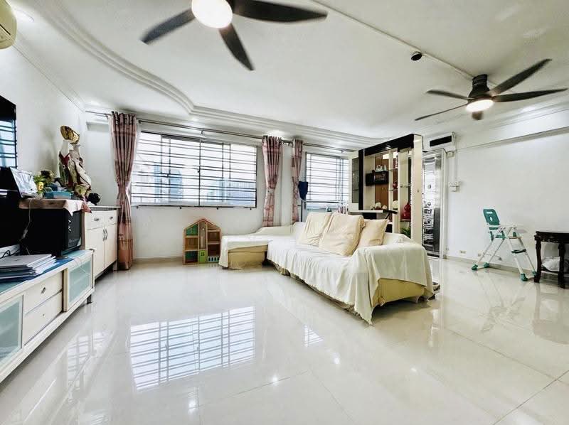 646 Yishun Street 61, 646 Yishun Street 61, Sembawang / Yishun, 3 Bedrooms, 1,119 sqft, HDB Flat For Sale, by Ivy Lim, 500273445 - Living Room - PropertyGuru.com.sg