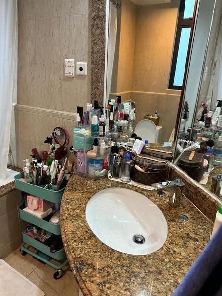 Valley Park, 483 River Valley Road, Tanglin / Holland / Bukit Timah, 2 Bedrooms, 1,324 sqft, Condominium For Rent, by Kelvin Chin, 500273470 - Bathroom - PropertyGuru.com.sg