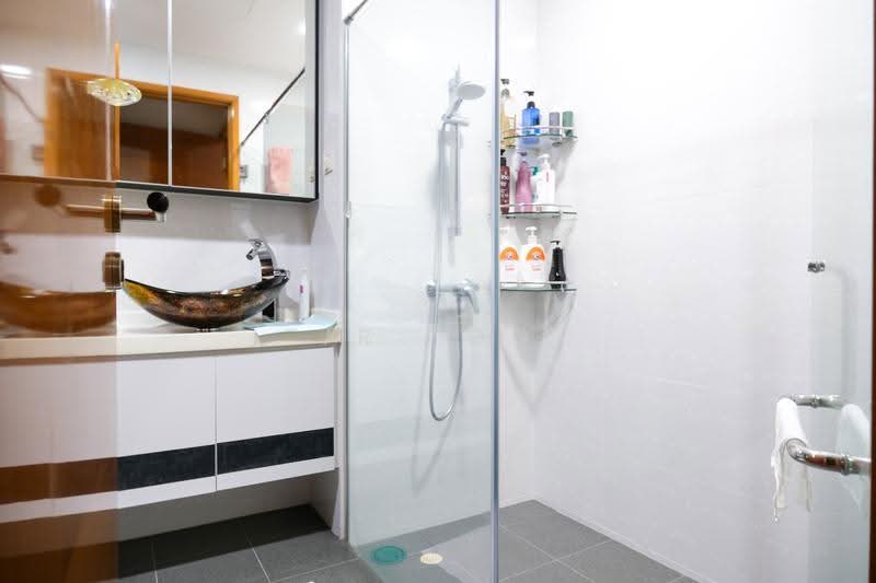 Sunglade, 3 Serangoon Avenue 2, Hougang / Punggol / Sengkang, 3 Bedrooms, 1,152 sqft, Condominium For Sale, by JR Foo, 500273475 - Bathroom - PropertyGuru.com.sg