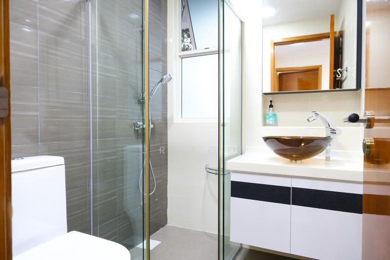 Sunglade, 3 Serangoon Avenue 2, Hougang / Punggol / Sengkang, 3 Bedrooms, 1,152 sqft, Condominium For Sale, by JR Foo, 500273475 - Master Bathroom - PropertyGuru.com.sg