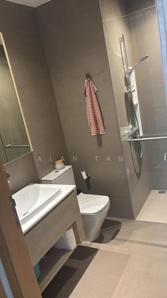 The Crest, 101 Prince Charles Crescent, Alexandra / Commonwealth, 2 Bedrooms, 797 sqft, Condominium For Rent, by Alan Tan, 500273491 - Bathroom - PropertyGuru.com.sg