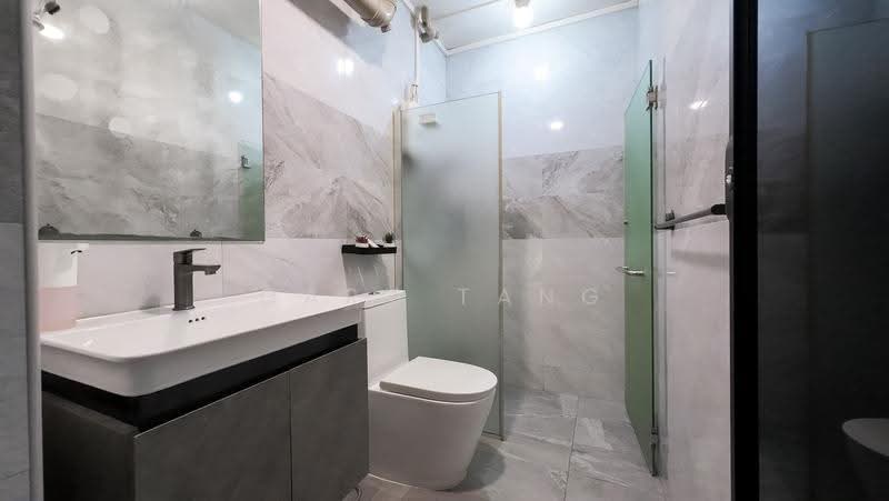 272 Toh Guan Road, 272 Toh Guan Road, Boon Lay / Jurong / Tuas, 3 Bedrooms, 1,076 sqft, HDB Flat For Sale, by Gary Tang, 500273501 - Bathroom - PropertyGuru.com.sg