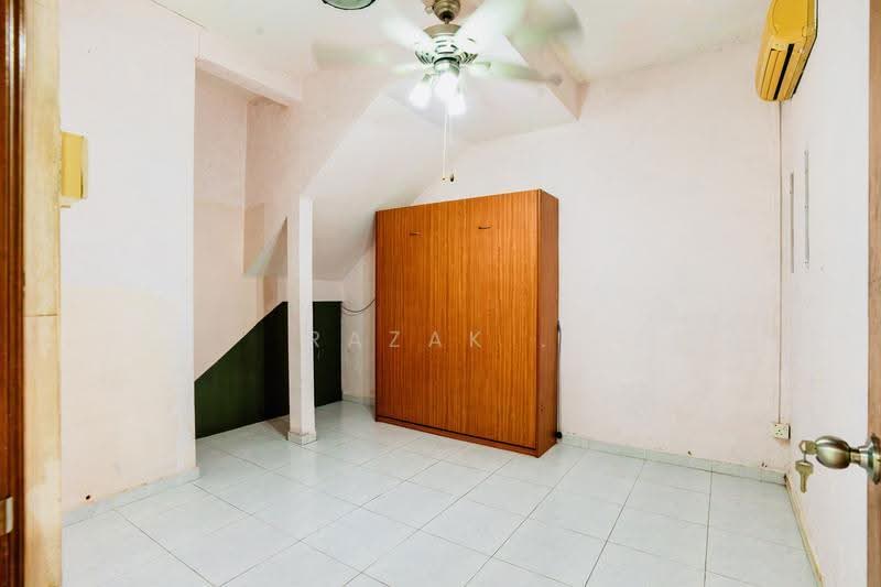 Terrace for rent @ Lorong Stangee, Lorong Stangee, East Coast / Marine Parade, 4 Bedrooms, 2,500 sqft, Terraced House For Rent, by Razak ., 500273505 - Interior - PropertyGuru.com.sg