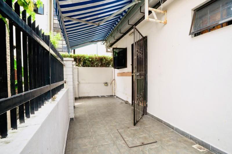 Terrace for rent @ Lorong Stangee, Lorong Stangee, East Coast / Marine Parade, 4 Bedrooms, 2,500 sqft, Terraced House For Rent, by Razak ., 500273505 - Exterior - PropertyGuru.com.sg