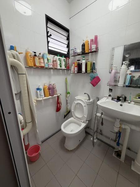 503 Ang Mo Kio Avenue 5, 503 Ang Mo Kio Avenue 5, Ang Mo Kio / Bishan / Thomson, 2 Bedrooms, 732 sqft, HDB Flat For Sale, by Sebastian Koh, 500273509 - Bathroom - PropertyGuru.com.sg