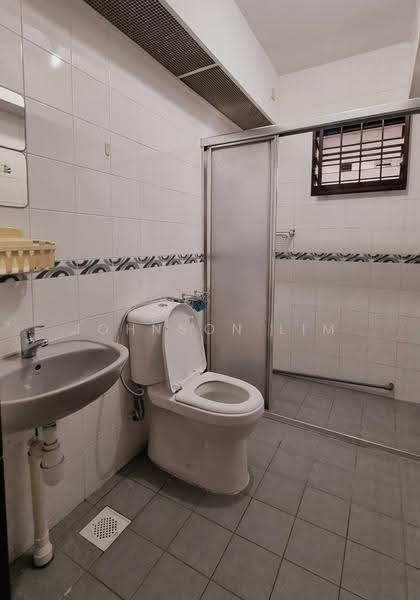 27A Jalan Membina, 27A Jalan Membina, Alexandra / Commonwealth, 3 Bedrooms, 969 sqft, HDB Flat For Rent, by Johnson Lim, 500273514 - Bathroom - PropertyGuru.com.sg