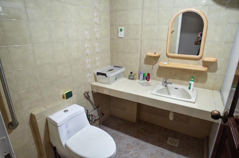 3 Bed 3 Bath Clementi Park 1960 sq ft, Clementi Park, Sunset Way, Clementi Park / Upper Bukit Timah, 3 Bedrooms, 1,960 sqft, Condominium For Rent, by Susan Prior, 500273534 - Bathroom - PropertyGuru.com.sg