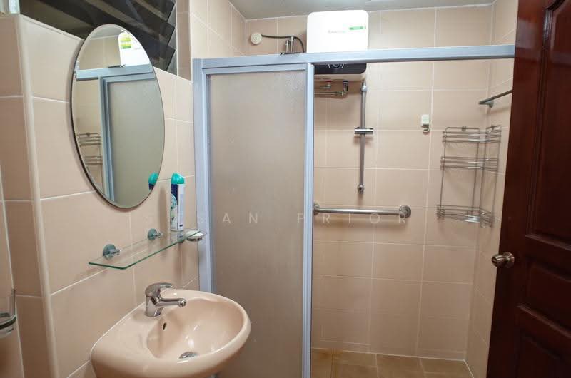 3 Bed 3 Bath Clementi Park 1960 sq ft, Clementi Park, Sunset Way, Clementi Park / Upper Bukit Timah, 3 Bedrooms, 1,960 sqft, Condominium For Rent, by Susan Prior, 500273534 - Bathroom - PropertyGuru.com.sg