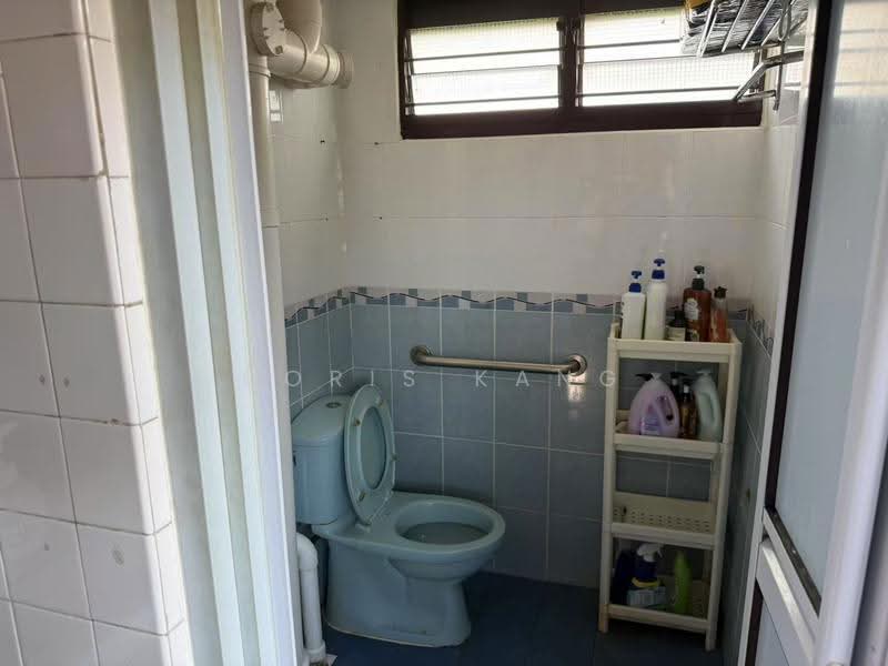 61 Telok Blangah Heights, 61 Telok Blangah Heights, Harbourfront / Telok Blangah, Room Rental, 120 sqft, HDB Flat For Rent, by Doris Kang, 500273552 - Bathroom - PropertyGuru.com.sg
