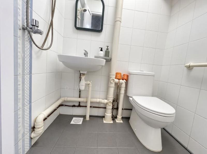 521 Bedok North Avenue 1, 521 Bedok North Avenue 1, Bedok / Upper East Coast, 2 Bedrooms, 721 sqft, HDB Flat For Rent, by Owen Tan, 500273554 - Bathroom - PropertyGuru.com.sg