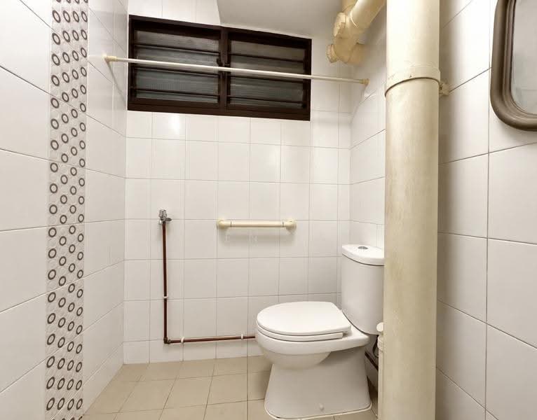 521 Bedok North Avenue 1, 521 Bedok North Avenue 1, Bedok / Upper East Coast, 2 Bedrooms, 721 sqft, HDB Flat For Rent, by Owen Tan, 500273554 - Bathroom - PropertyGuru.com.sg