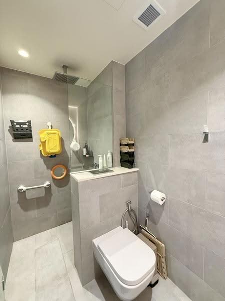 The Iveria, 2 Kim Yam Road, Orchard / River Valley, 3 Bedrooms, 947 sqft, Condominium For Sale, by Lynn Er, 500273561 - Bathroom - PropertyGuru.com.sg