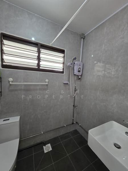 126 Simei Street 1, 126 Simei Street 1, Pasir Ris / Tampines, 3 Bedrooms, 1,313 sqft, HDB Flat For Sale, by REBECCA, 500273603 - Bathroom - PropertyGuru.com.sg