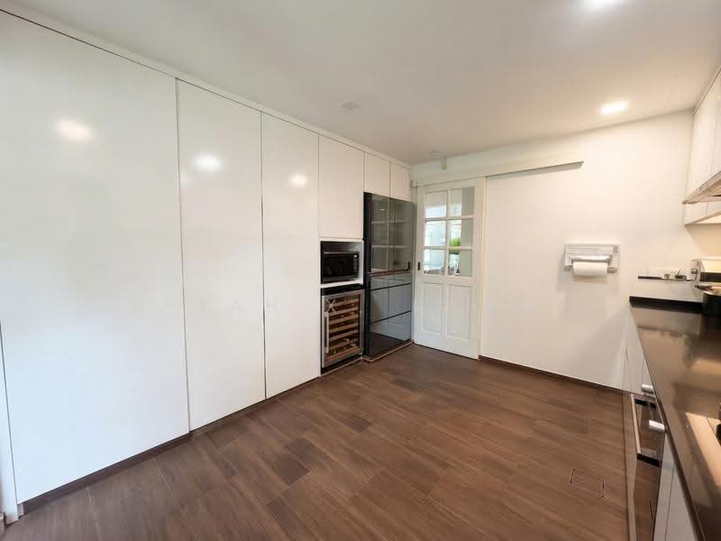 Serene Semi-Detached @ Burgundy Crescent, Burgundy Crescent / Burgundy Hill, Dairy Farm / Bukit Panjang / Choa Chu Kang, 5 Bedrooms, 3,250 sqft, Semi-Detached House For Sale, by Sarah X. (郑雪梅), 500273625 - Kitchen - PropertyGuru.com.sg