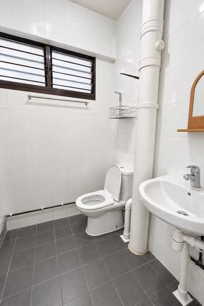 151 Yishun Street 11, 151 Yishun Street 11, Sembawang / Yishun, 2 Bedrooms, 720 sqft, HDB Flat For Sale, by Joei Lim 林芯彤, 500273648 - Bathroom - PropertyGuru.com.sg