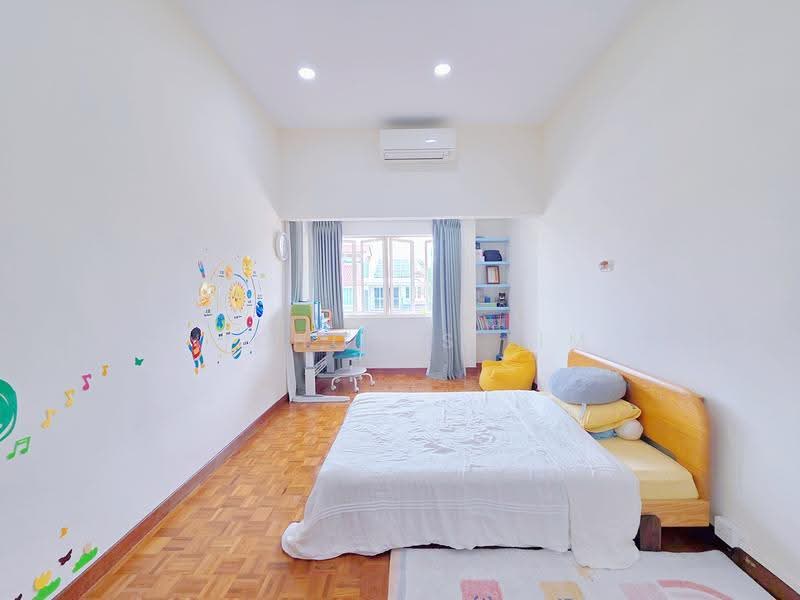 Freehold 2.5 Sty Inter Terrace for Sale!, Golden Hill Estate / Burghley Drive / Li Hwan / Cardiff Grove, Hougang / Punggol / Sengkang, 5 Bedrooms, 2,800 sqft, Terraced House For Sale, by Nicholas Lim, 500273650 - Bedroom - PropertyGuru.com.sg