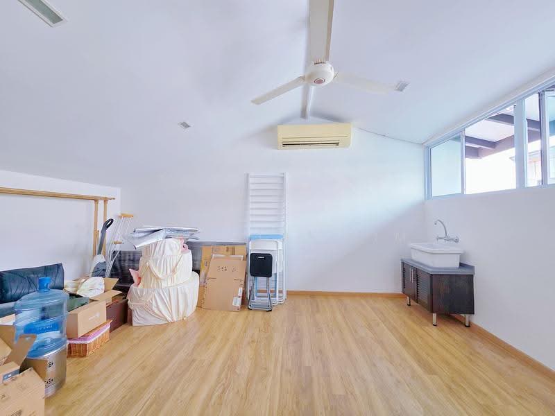 Freehold 2.5 Sty Inter Terrace for Sale!, Golden Hill Estate / Burghley Drive / Li Hwan / Cardiff Grove, Hougang / Punggol / Sengkang, 5 Bedrooms, 2,800 sqft, Terraced House For Sale, by Nicholas Lim, 500273650 - Interior - PropertyGuru.com.sg