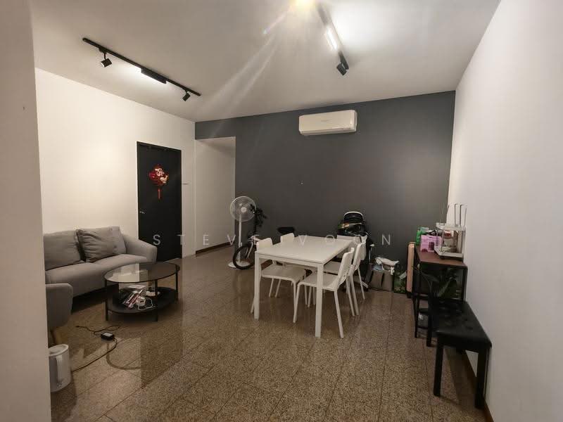 Queens, 12 Stirling Road, Alexandra / Commonwealth, Room Rental, 130 sqft, Condominium For Rent, by Steve Voon, 500273667 - Living Room - PropertyGuru.com.sg