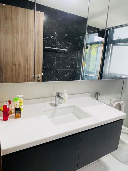 Palm Isles, 40 Flora Drive, Changi Airport / Changi Village, 2 Bedrooms, 807 sqft, Condominium For Rent, by Angeline Koh, 500273668 - Bathroom - PropertyGuru.com.sg