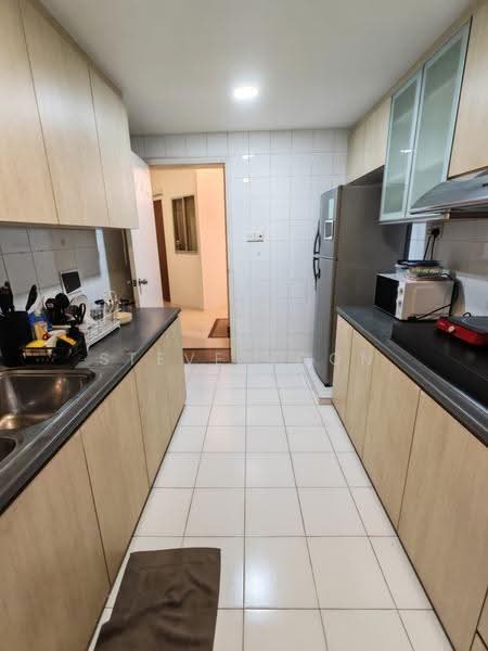 The Regalia, 2 River Valley Close, Orchard / River Valley, Room Rental, 120 sqft, Apartment For Rent, by Steve Voon, 500273704 - Kitchen - PropertyGuru.com.sg